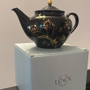 New Lenox Sprig & Vine Teapot